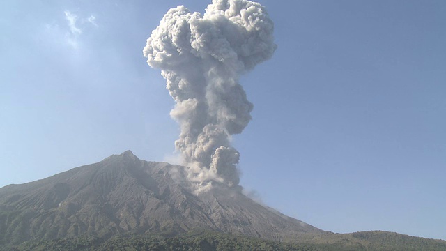 樱岛火山爆发视频素材