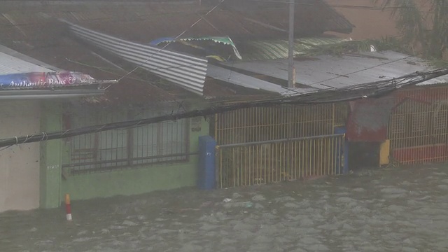 台风海燕风暴潮袭击塔克洛班市视频素材