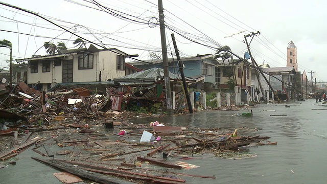 台风海燕风暴潮破坏塔克洛班市视频素材