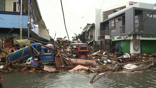 台风海燕风暴潮破坏塔克洛班市视频素材