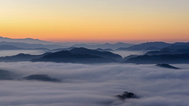 云海和玉桢湖山脉的日出景观视频素材