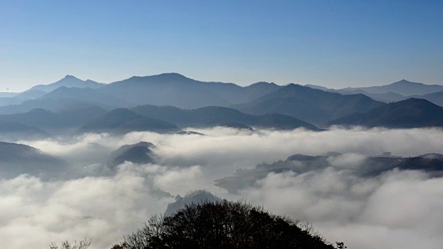 观赏云海和玉桢湖山脉视频素材