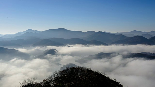 观赏云海和玉桢湖山脉视频素材