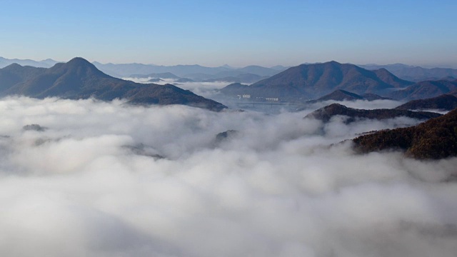 观赏云海和玉桢湖山脉视频素材