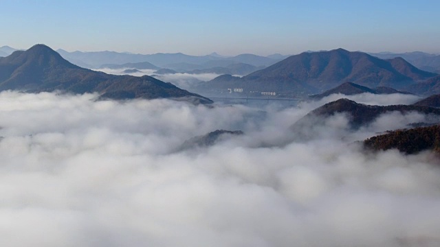 观赏云海和玉桢湖山脉视频素材