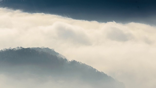 云海和山在玉樽湖视频素材