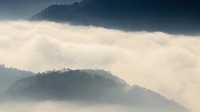 云海和山在玉樽湖视频素材