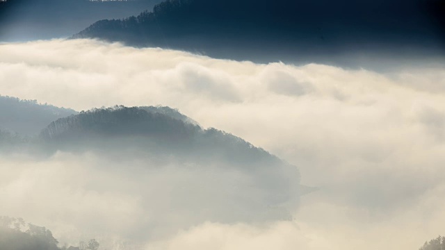 云海和山在玉樽湖视频素材