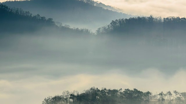 云海和山在玉樽湖视频素材