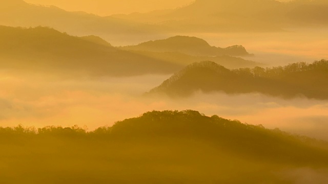 云海和玉桢湖山脉的日出景观视频素材