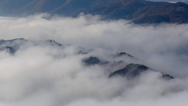 云海和山在玉樽湖视频素材