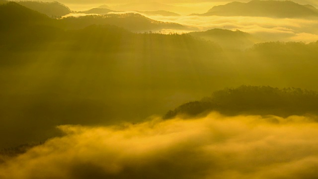 云海和玉桢湖山脉的日出景观视频素材