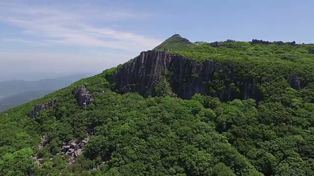 木登山岩树景(著名旅游景点)视频素材