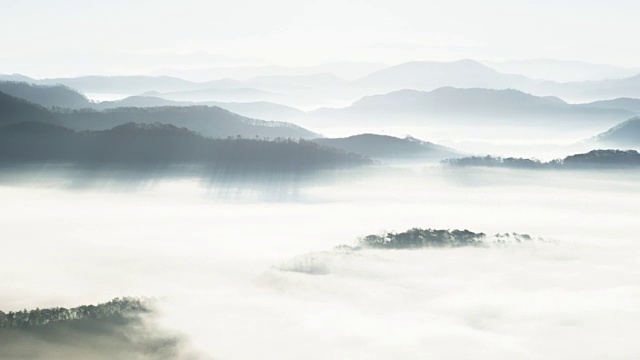 湿雾在全拉浦岛Imsilgun Okjeongho湖(旅游景点)上空移动视频素材