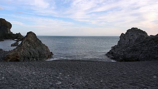 冰岛的黑色火山海滩视频素材