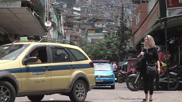 里约热内卢“Rocinha”社区入口视频素材