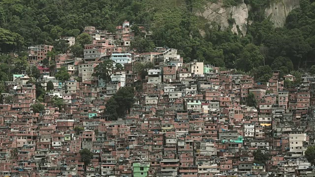 里约热内卢的“Rocinha”贫民窟景观屋视频素材