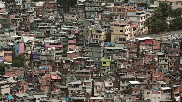 里约热内卢的“Rocinha”贫民窟景观屋视频素材