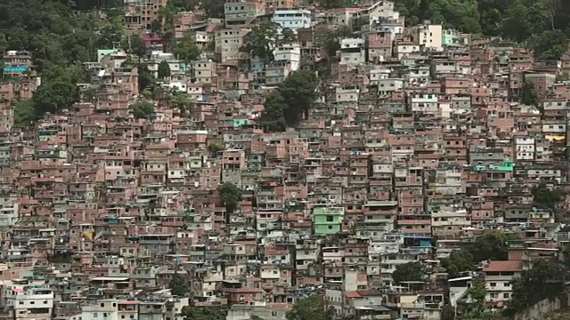 里约热内卢的“Rocinha”贫民窟景观屋视频素材