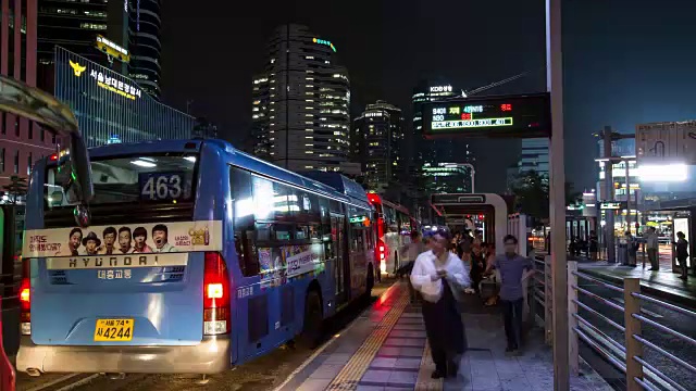 夜景汉城车站公交换乘中心视频素材