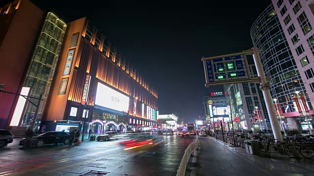 王府井街夜景(购物中心)视频素材