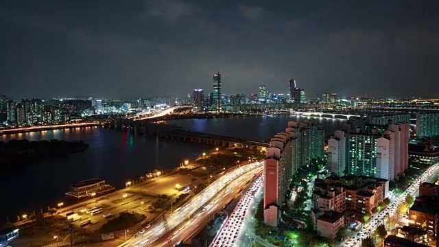 夜景:邯钢大桥和悦都(商圈)附近的德鲁瑟姆岛视频素材