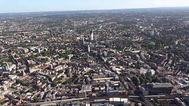 从Southwark鸟瞰大象和城堡，包括Strata Tower SE1, Newington和伦敦南部视频素材