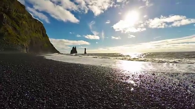 Reynisdrangar Sea Stacs，南冰岛高清手持拍摄视频下载