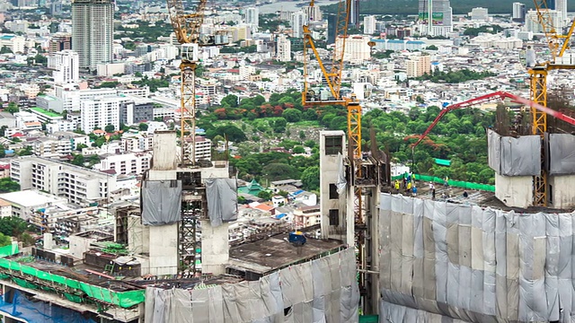 高角度拍摄城市建筑工地，平移拍摄视频素材