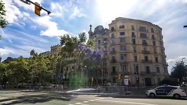 由Antonio Gaudi设计的Batllo住宅的Hyperlapse of the Casa Batllo (House of Bones)，西班牙巴塞罗那。视频素材