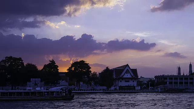 日落时间在Wat Arun，曼谷，泰国视频素材