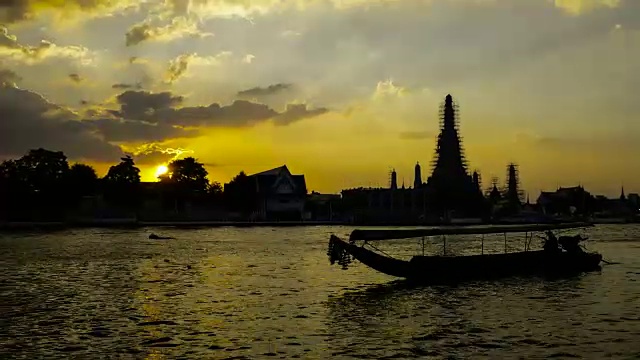 日落时间在Wat Arun，曼谷，泰国视频素材