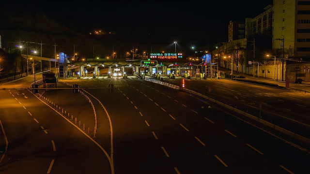 韩国釜山白阳高速收费站WS T/L夜景视频素材