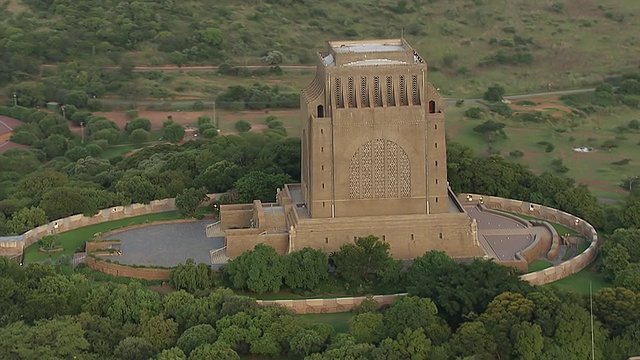 Voortrekker纪念碑/比勒陀利亚，豪登省，南非的MS AERIAL DS视图视频素材