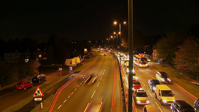 英国伦敦的高速公路上行驶的WS T/L视图视频素材