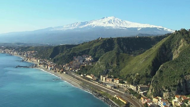 意大利西西里岛的埃特纳火山和海岸。视频下载