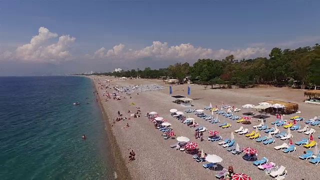 美丽的风景，安塔利亚海滩在夏天视频素材