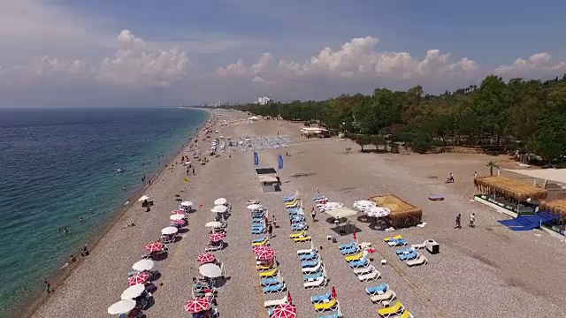 美丽的风景，安塔利亚海滩在夏天视频素材