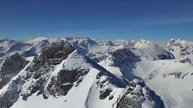 在高山高处架空视频素材