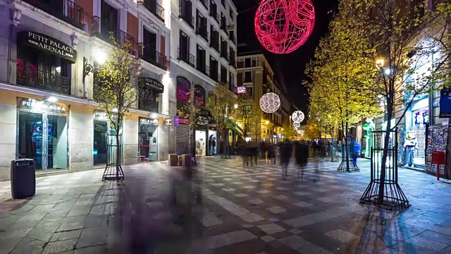 圣诞彩灯Calle Arenal，马德里-时光流逝视频素材