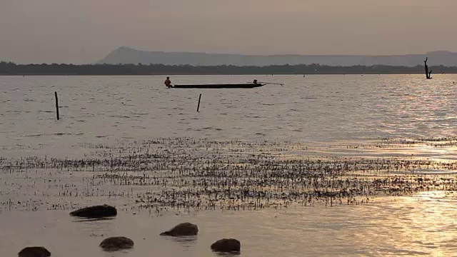 生活在湖中的渔夫视频下载