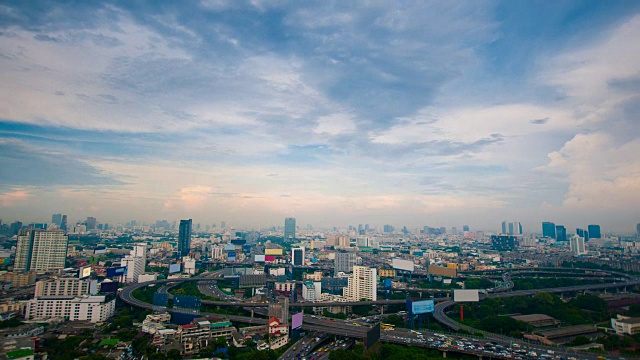 夜间城市景观全景。间隔拍摄视频素材