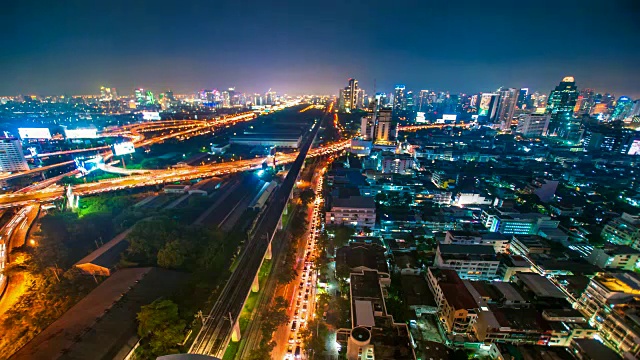 夜间城市景观全景。间隔拍摄视频素材