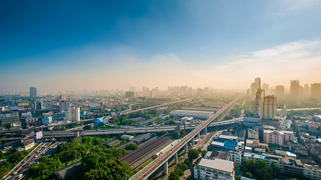 夜间城市景观全景。间隔拍摄视频素材