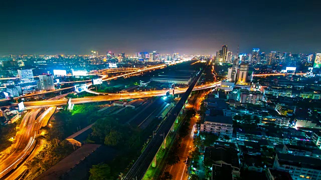 夜间城市景观全景。间隔拍摄视频素材