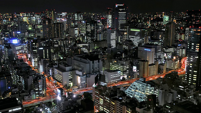 日本柴场/东京夜晚的城市建筑和繁忙街道视频素材