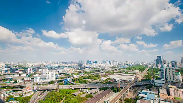 夜间城市景观全景。间隔拍摄视频素材