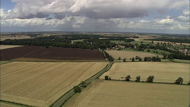 英国乡村-鸟瞰图-英格兰，拉特兰，埃克斯顿，英国视频素材