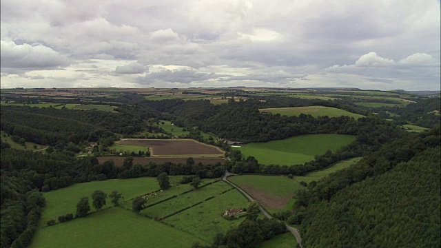 英国乡村-鸟瞰图-英格兰，北约克郡，瑞戴尔区，英国视频素材