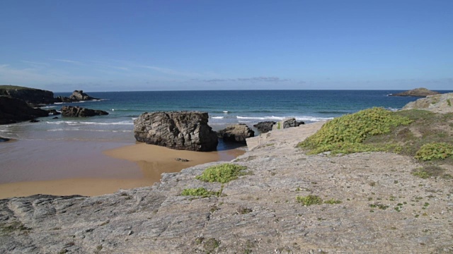 沙维奇海岸的沙滩和岩石海岸视频素材